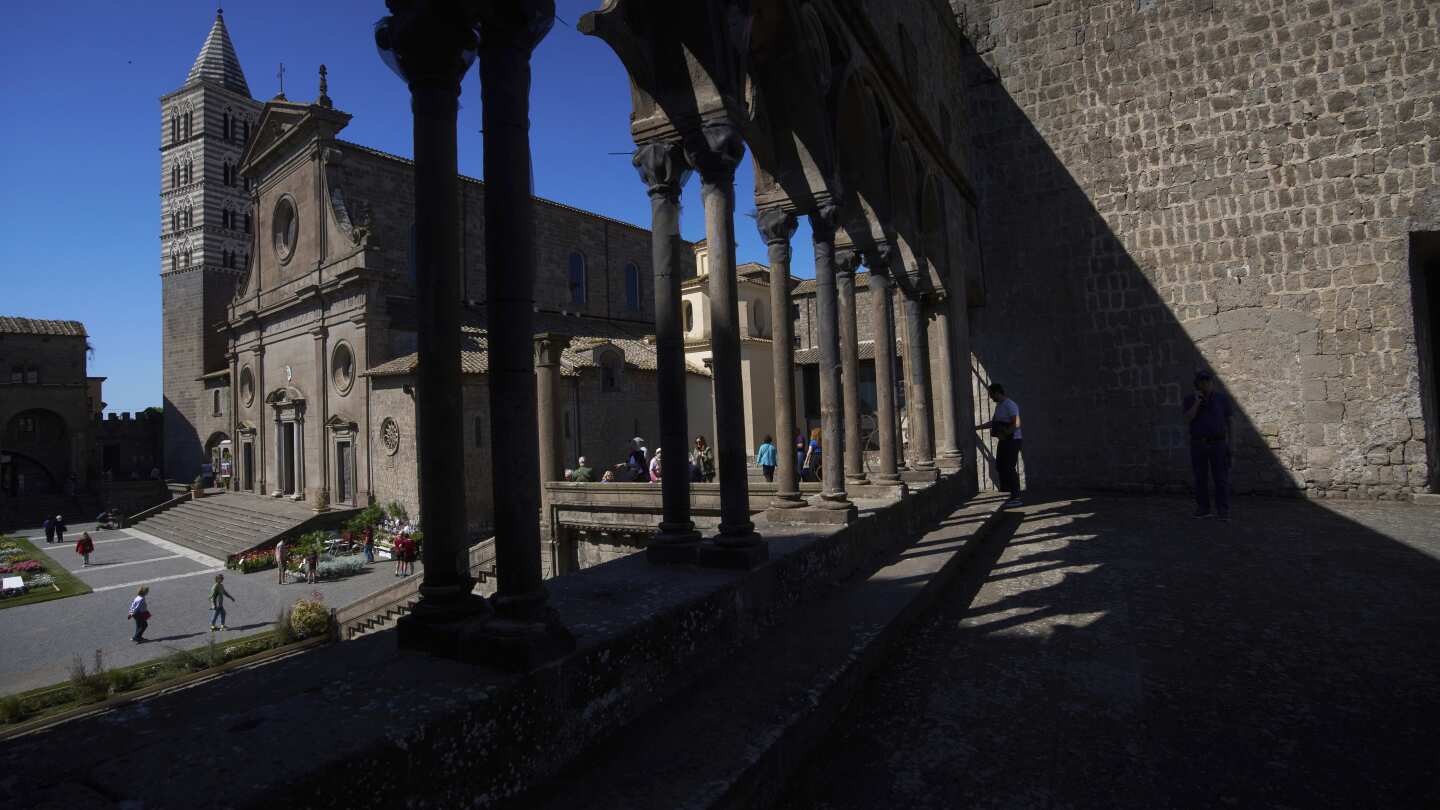 a-roofless-palace-in-italy’s-viterbo-hosted-the-first-and-longest-conclave