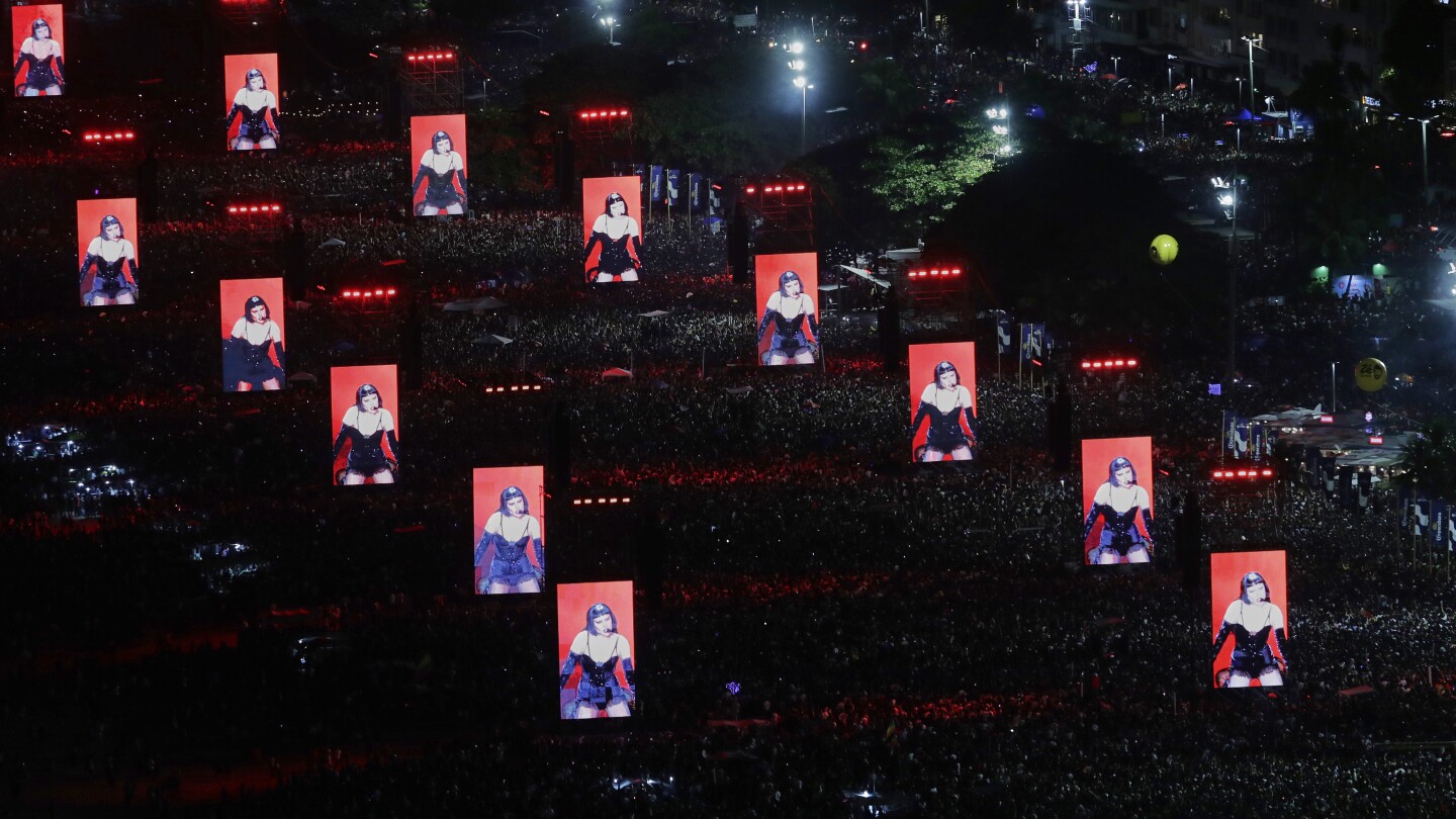ap-photos:-lady-gaga-rocks-copacabana-beach-with-a-free-concert-for-more-than-2-million-fans
