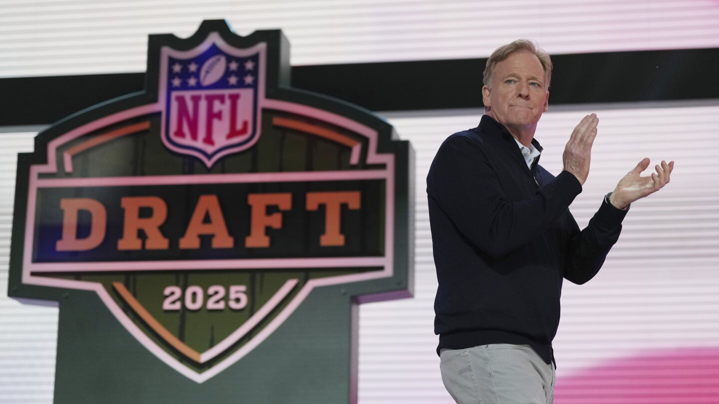 the-commanders-are-hosting-the-2027-nfl-draft-in-washington,-ap-source-says