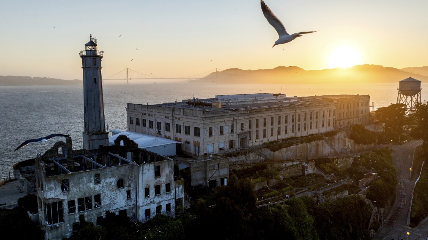trump-says-he-will-reopen-alcatraz-prison