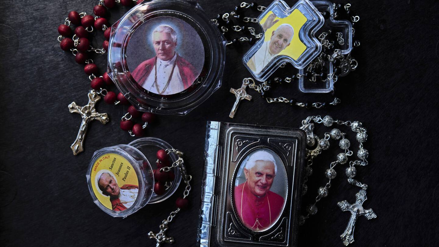 ap-photos:-holy-tchotchkes:-rome-is-awash-with-papal-souvenirs