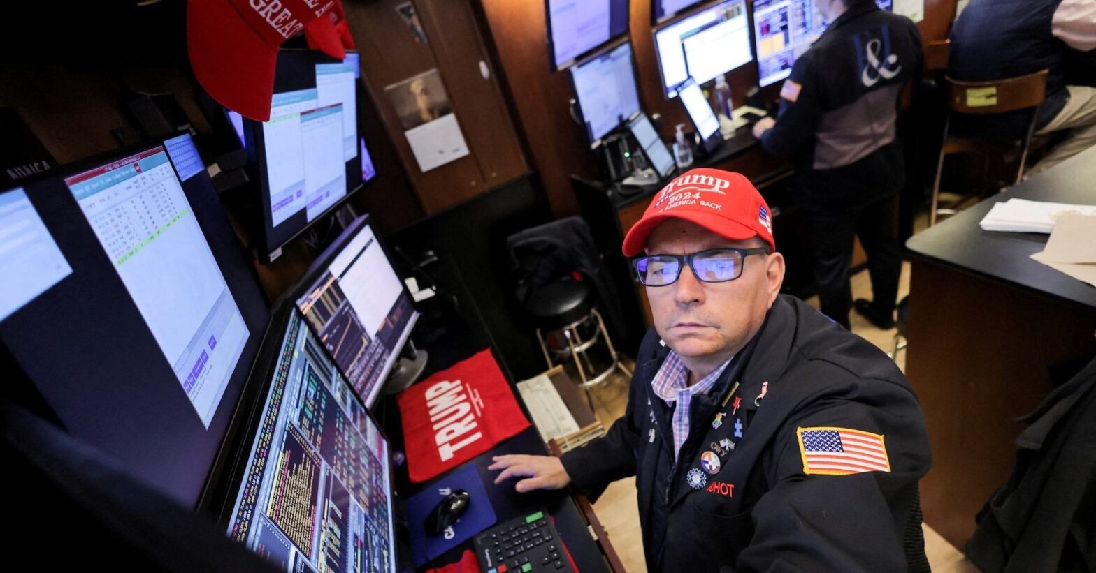 us-stock-futures-fall-after-trump’s-new-tariffs-at-start-of-fed-decision-week