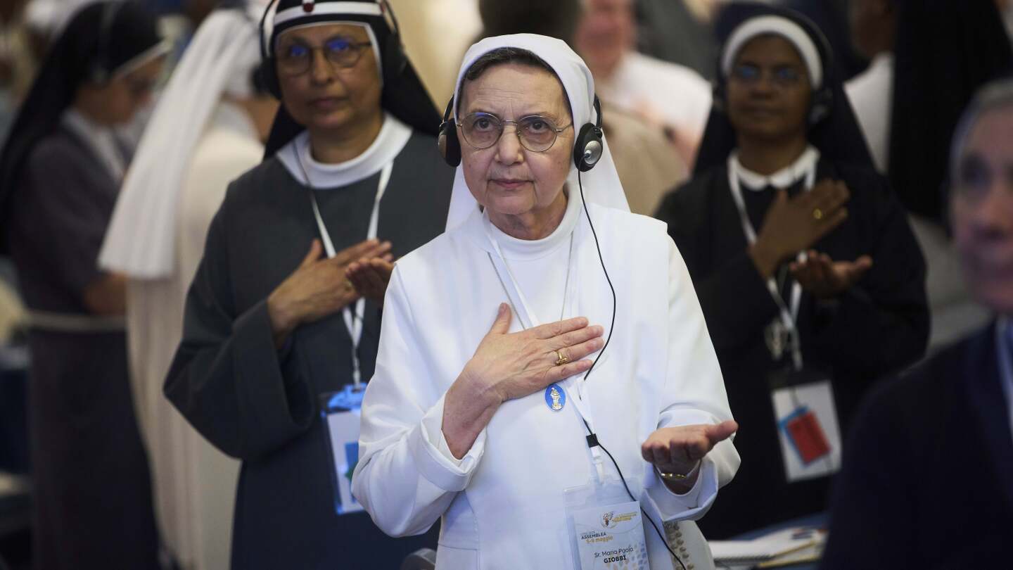 they-don’t-have-a-vote-in-the-conclave,-but-nuns-leading-the-world’s-religious-orders-gather-in-rome