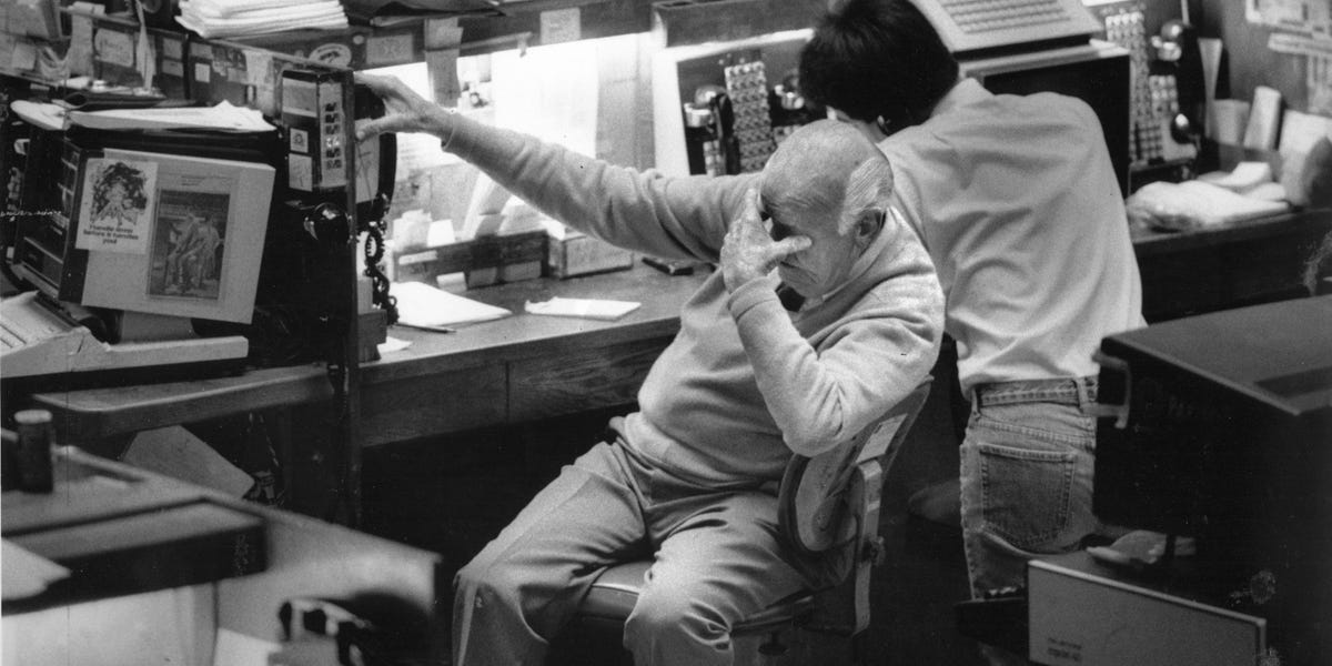10-vintage-photos-show-how-the-black-monday-stock-market-crash-unfolded