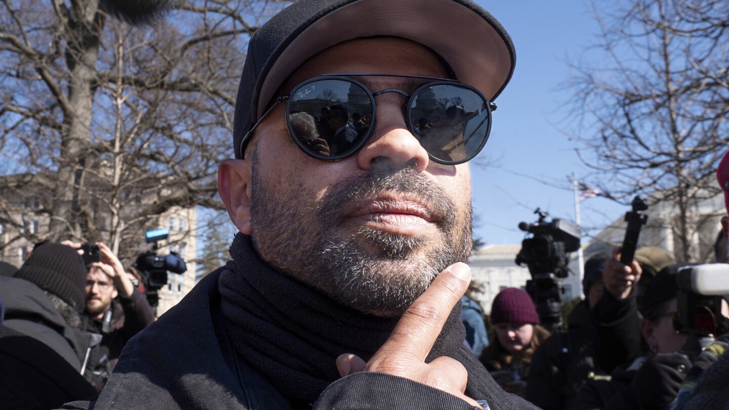 former-proud-boys-leader-enrique-tarrio-says-he-met-with-trump-in-florida