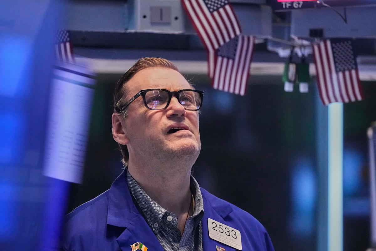 stock-market-today:-dow,-s&p-500-snap-historic-run-of-gains-as-tariff-risks-return,-fed-decision-looms