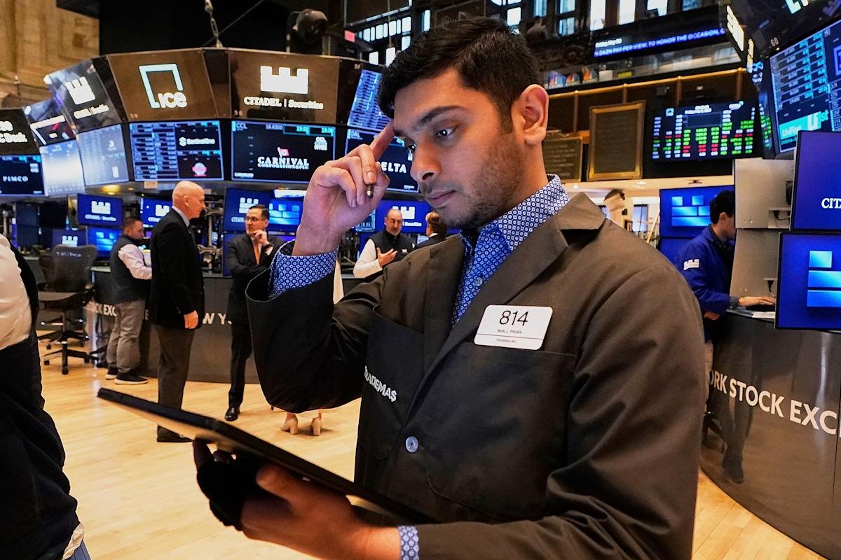 stock-market-today:-dow,-s&p-500,-nasdaq-futures-slide-as-wall-street-braces-for-fed-kick-off