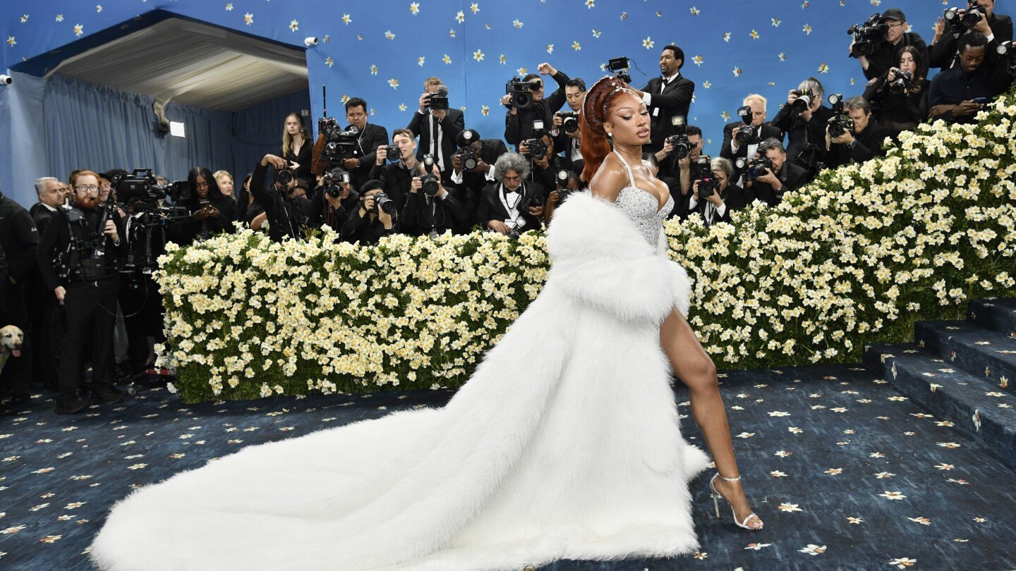 ap-photos:-see-incredible-met-gala-looks-as-stars-pay-tribute-to-black-fashion-and-designers