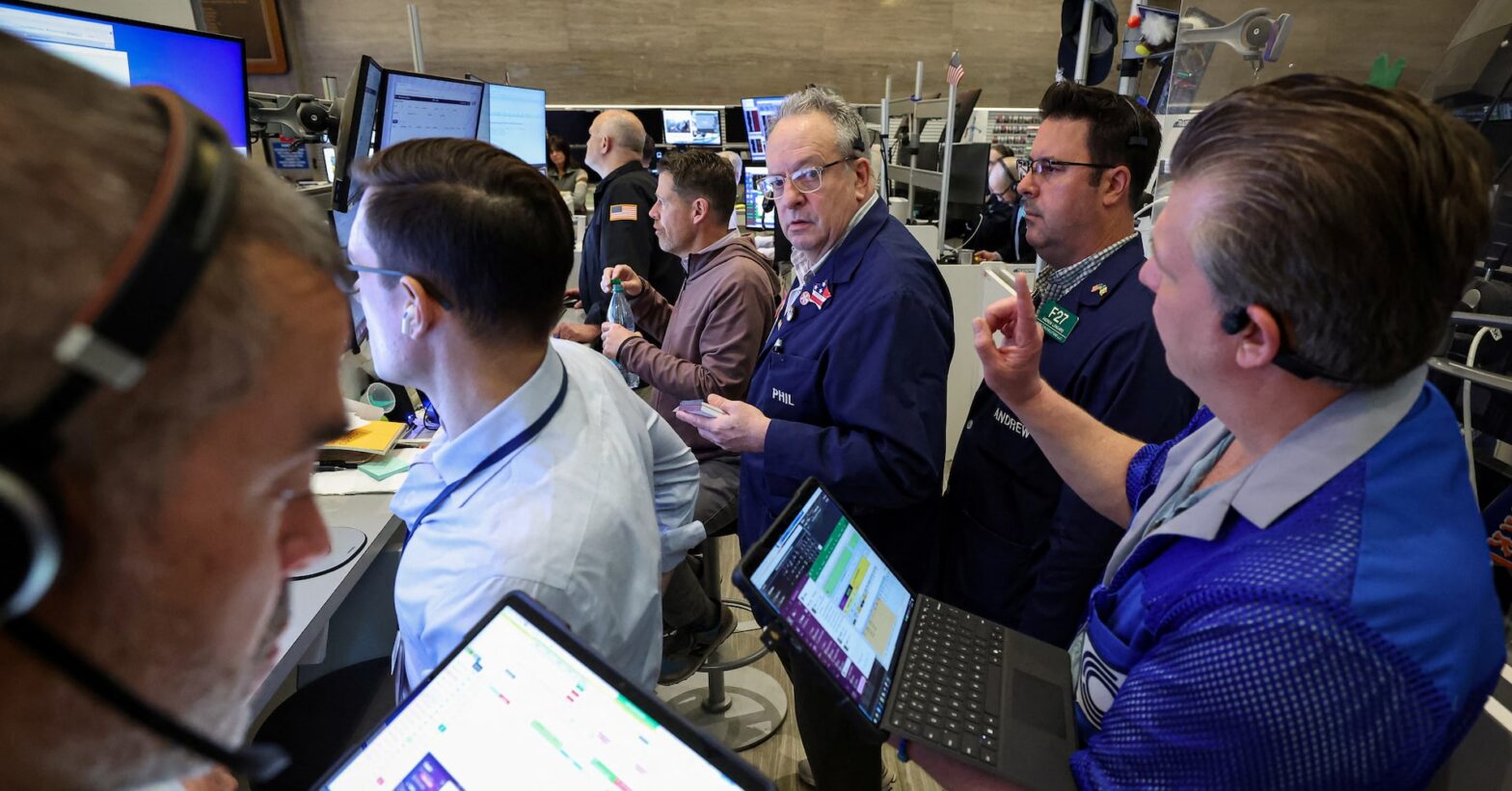 us-stock-futures-fall-on-possible-pharma-tariffs;-ford-pulls-forecast