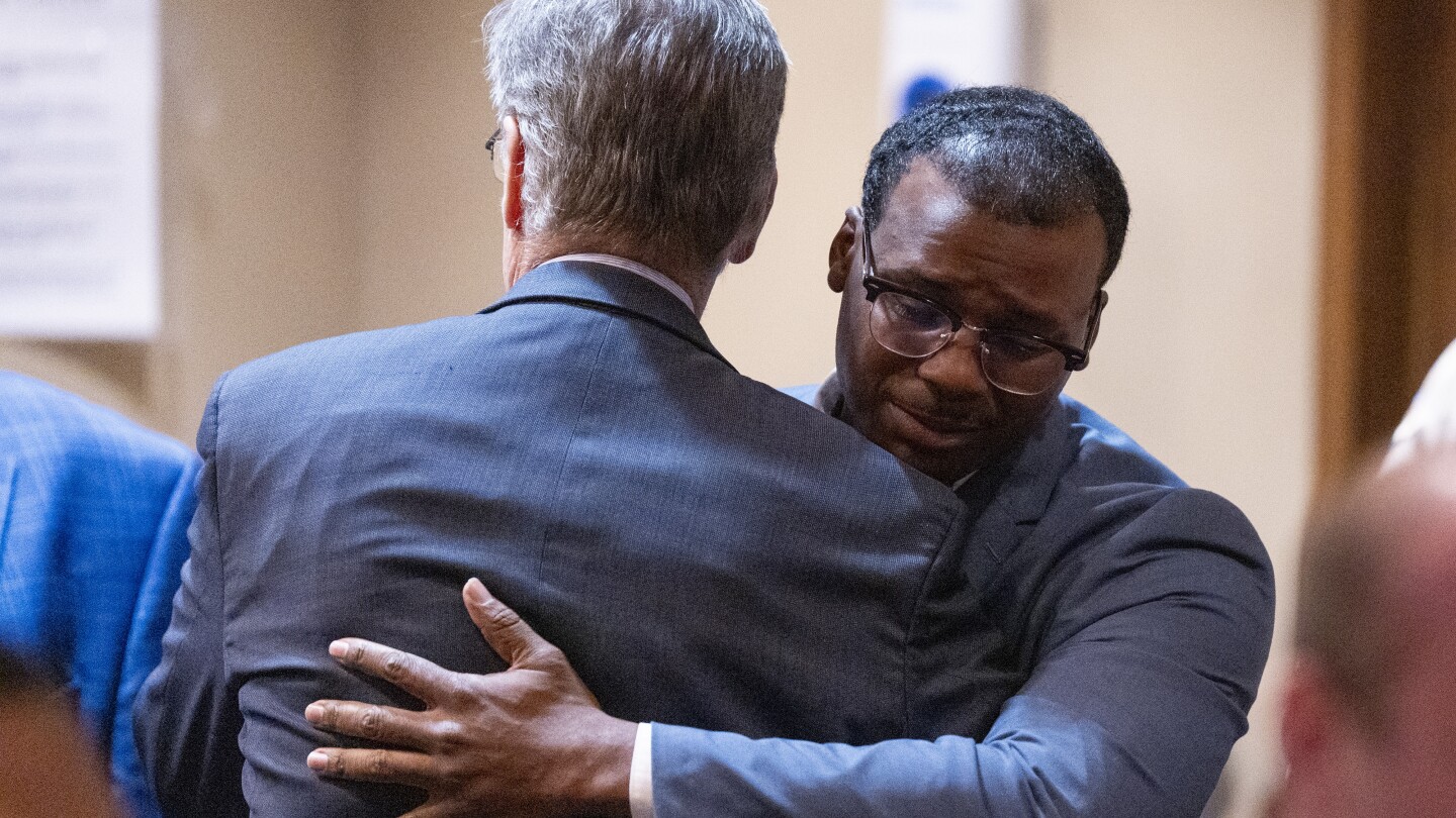 jury-deliberates-for-2nd-day-in-trial-of-3-former-memphis-officers-charged-in-tyre-nichols’-death