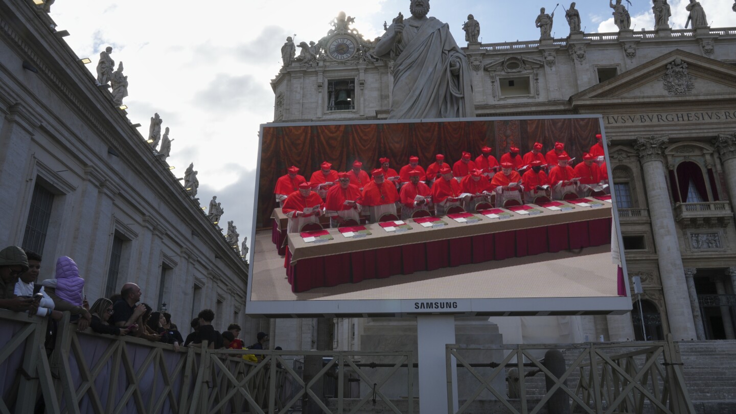 ap-photos:-day-1-of-the-conclave-at-the-vatican-to-pick-the-next-pope