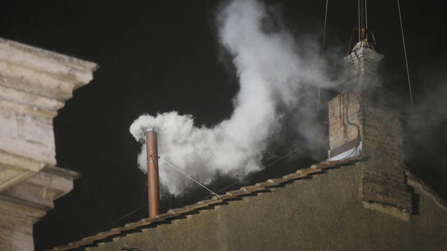 “conclave”,-“fumata”,-“habemus-papam”:-glosario-de-terminos-usados-en-la-transicion-papal