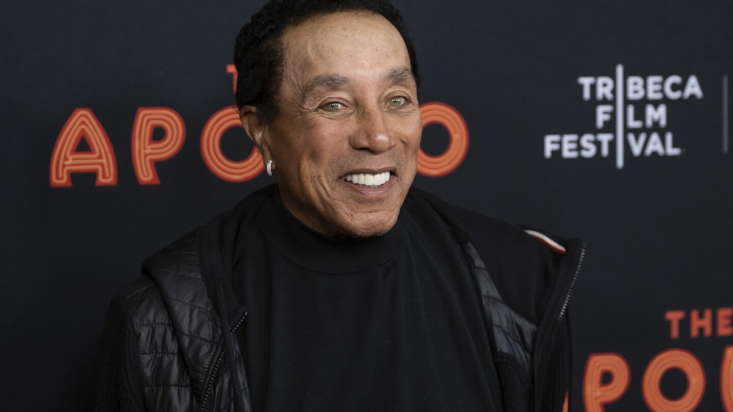 smokey-robinson’s-lawyer-says-rape-allegations-against-him-are-‘vile’-and-‘false’