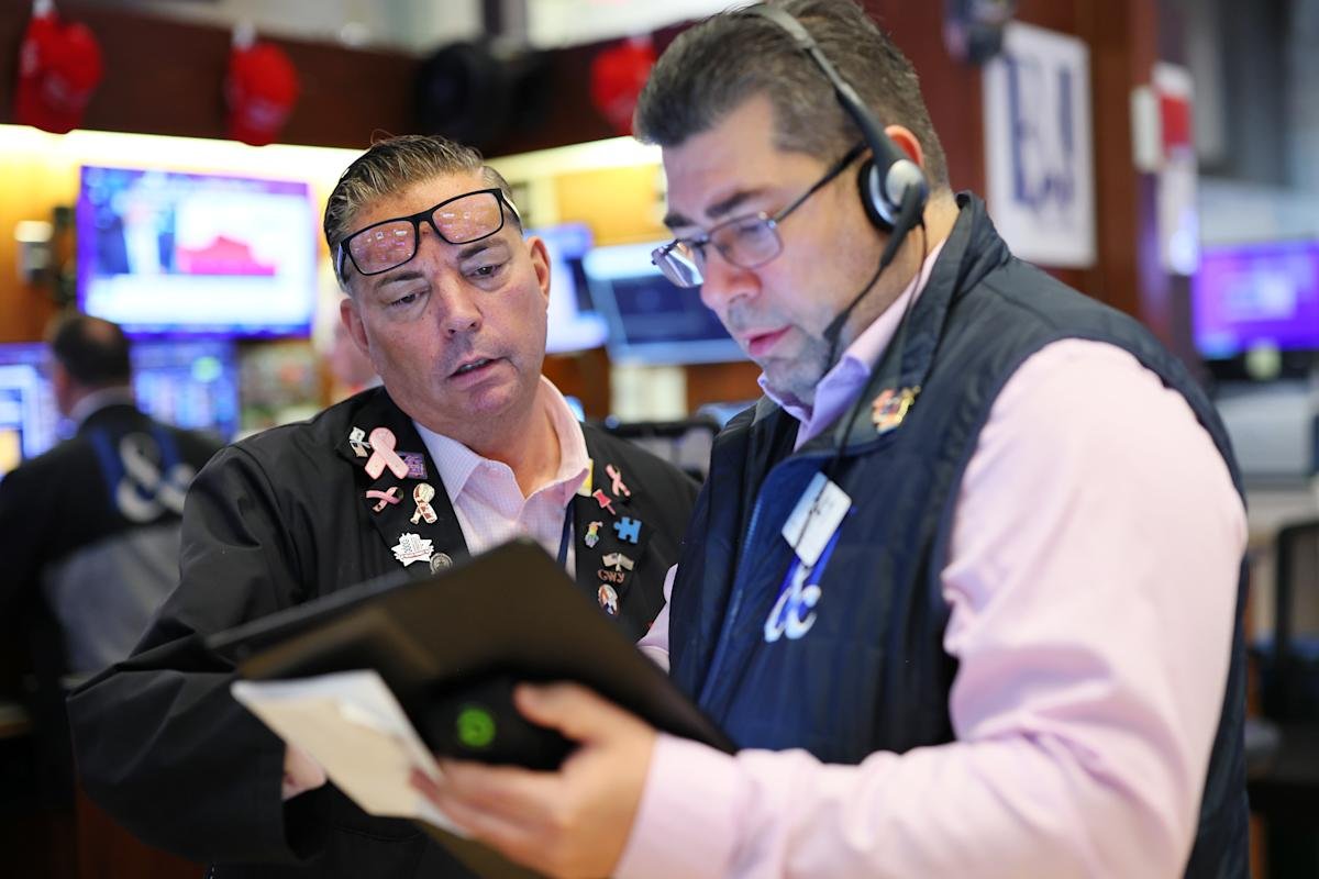 stock-market-today:-dow,-s&p-500,-nasdaq-edge-higher-as-trump-touts-‘major’-us-uk-trade-deal