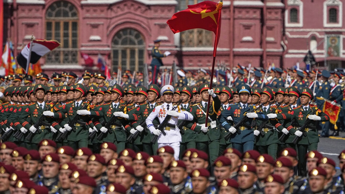 ap-photos:-russia’s-victory-day-parade-begins