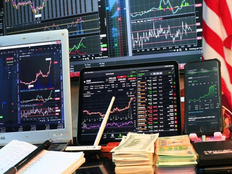 indian-stock-markets-close-in-red-amid-escalating-india-pakistan-tension