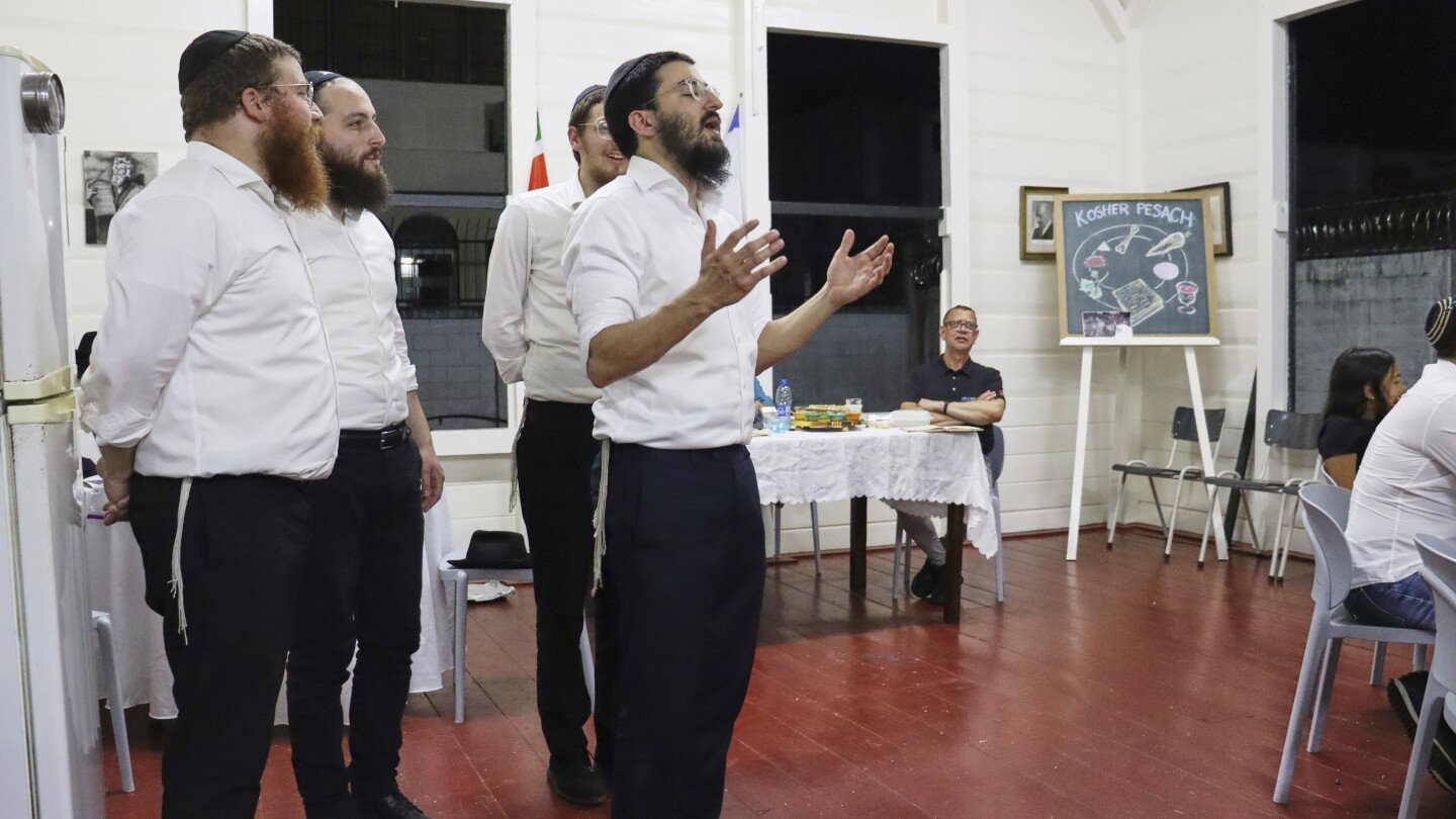 dutch-led-suriname-team-digitizes-100,000-documents-to-preserve-jewish-history-in-the-caribbean