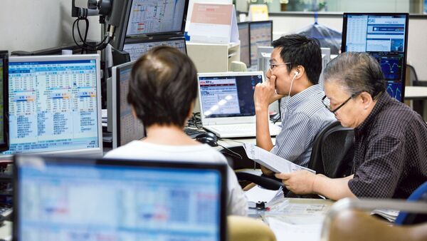global-markets:-hong-kong-stocks-jump-more-than-3%-as-us-china-agree-to-cut-tariffs,-90-day-pause