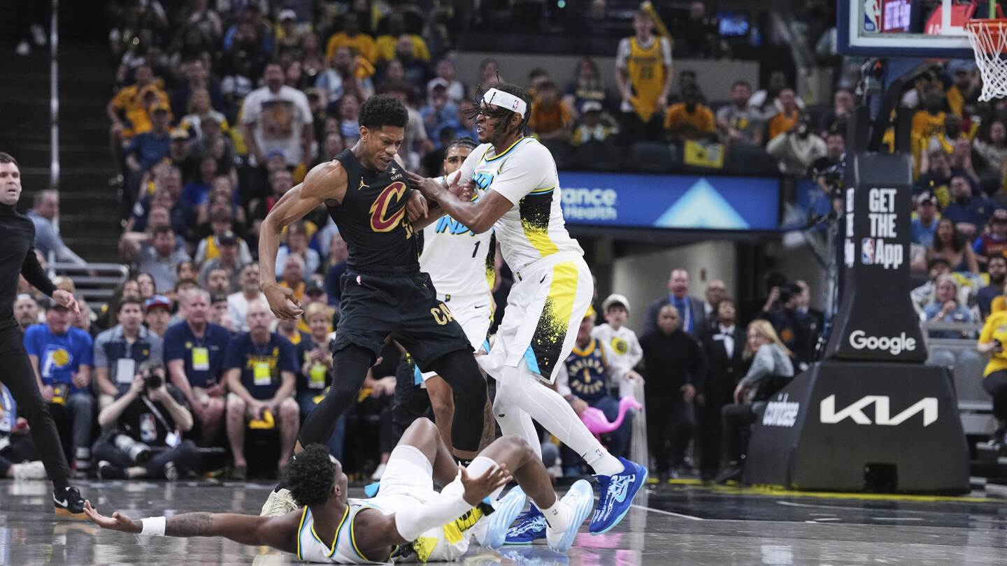 pacers’-bennedict-ejected-after-hitting-cavs’-hunter-in-the-chest-with-a-closed-fist