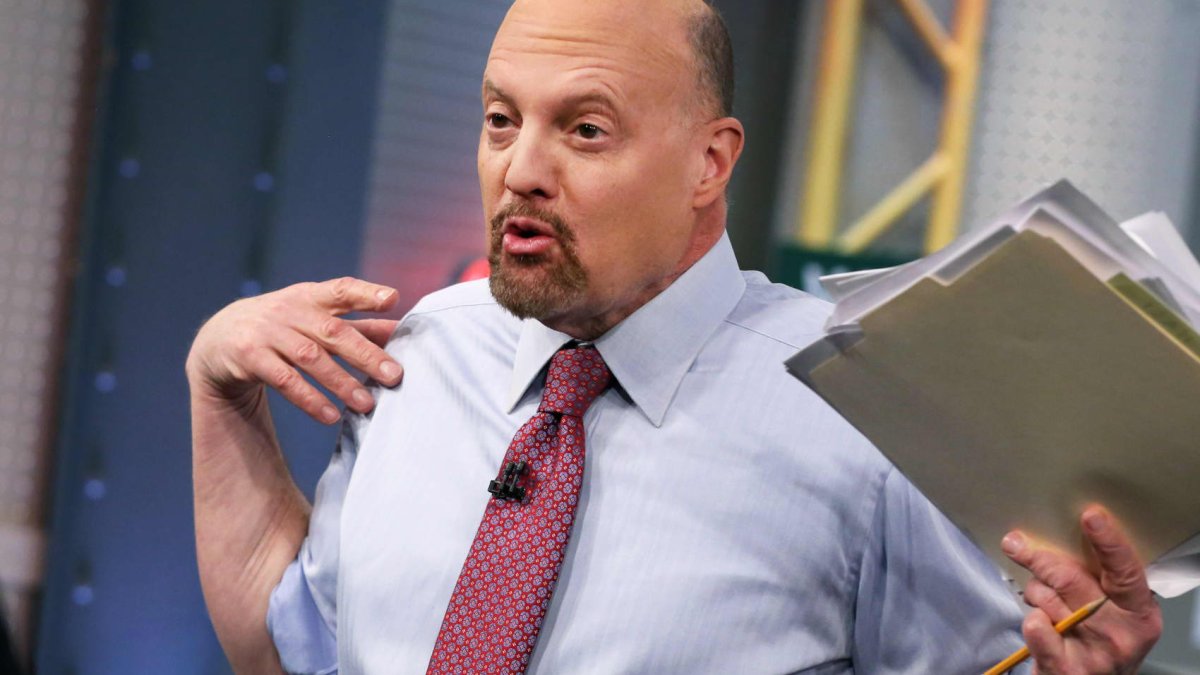 jim-cramer-says-‘it’s-better-to-stay-in,-stay-on-and-let-her-ride’-in-this-market