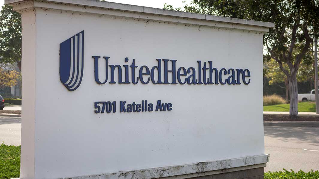 stock-market-today:-dow-jones-retreats-as-s&p-rises;-unitedhealth-tanks-as-coinbase-jumps-(live-coverage)