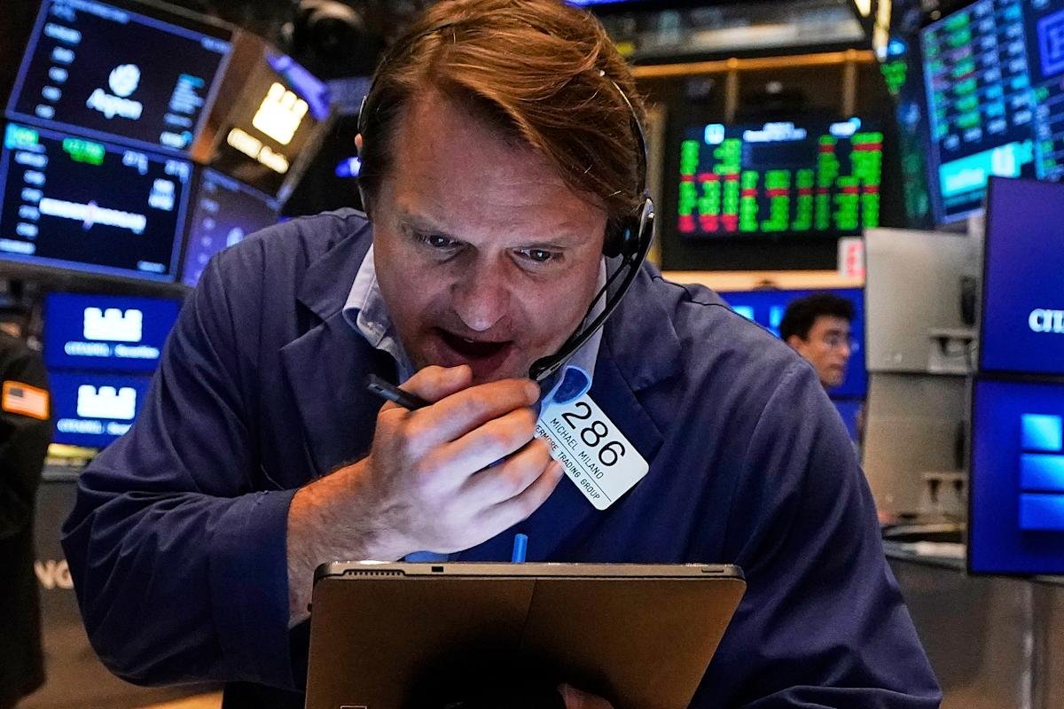stock-market-today:-dow-hit-by-unitedhealth-plunge,-s&p-500,-nasdaq-rise-as-cpi-hits-4-year-low