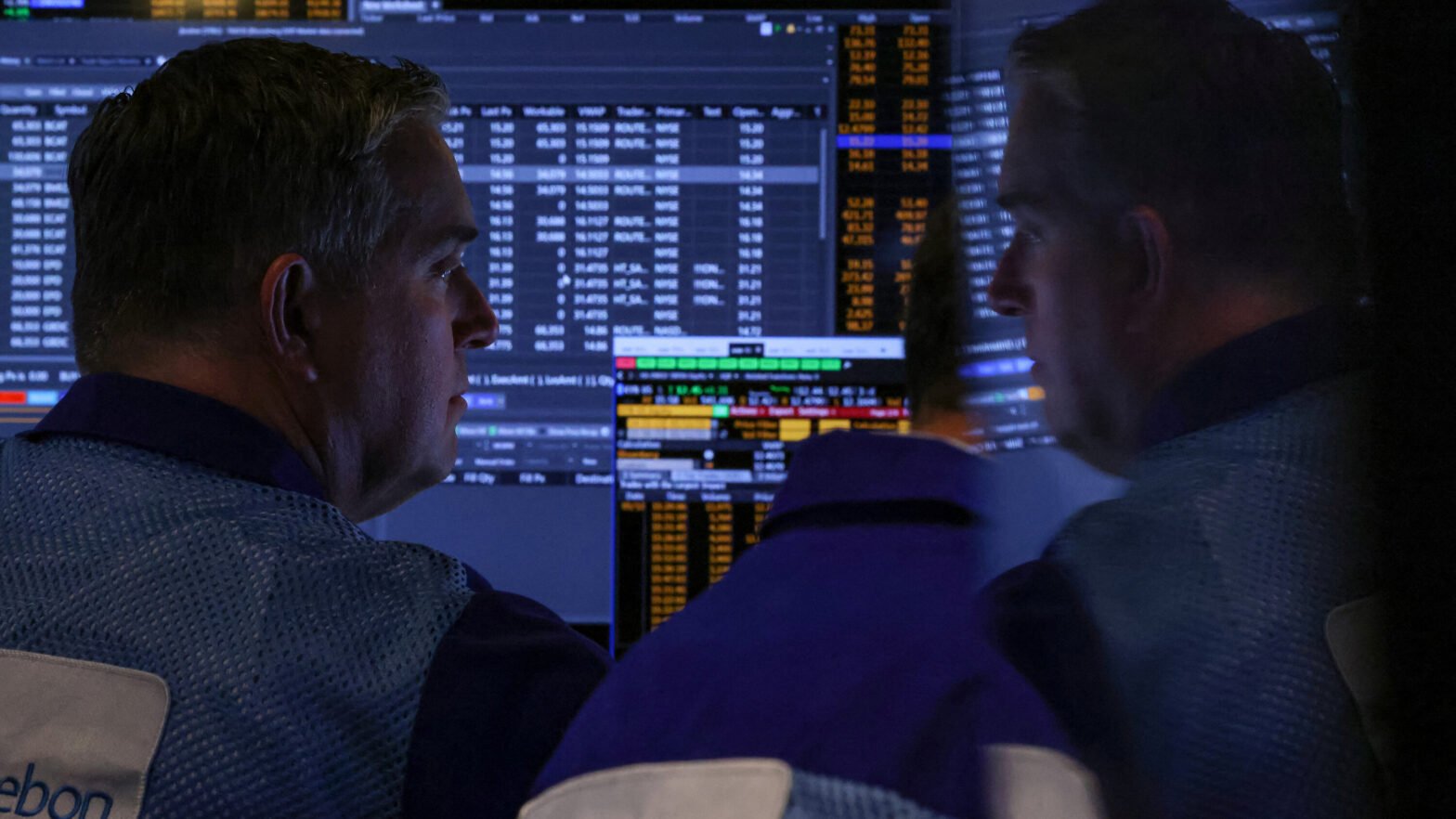 the-stock-market’s-boomerang-month-has-put-investors-in-a-bind