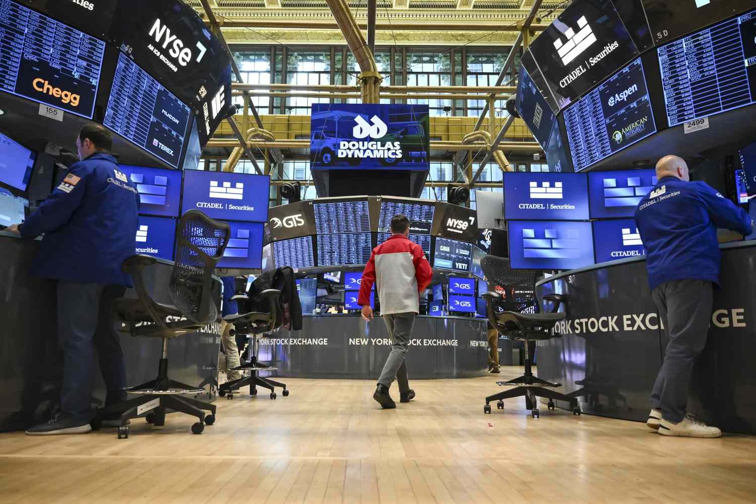 dow-jones-today:-stock-futures-mixed-after-yesterday’s-big-gains-as-investors-await-cpi-inflation-report;-unitedhealth-plunges-to-pull-dow-lower