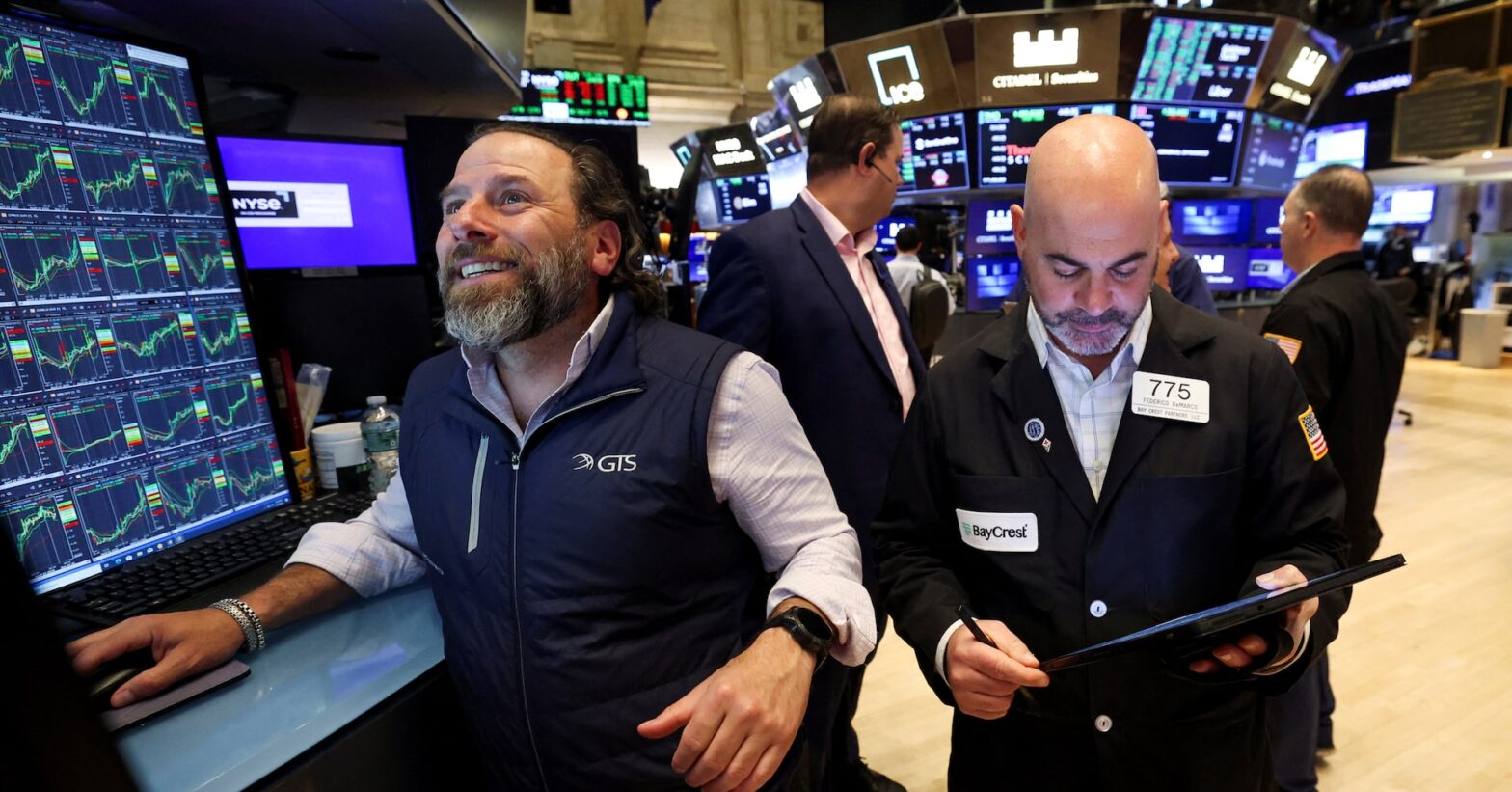 trading-day:-s&p-500-completes-2025-round-trip