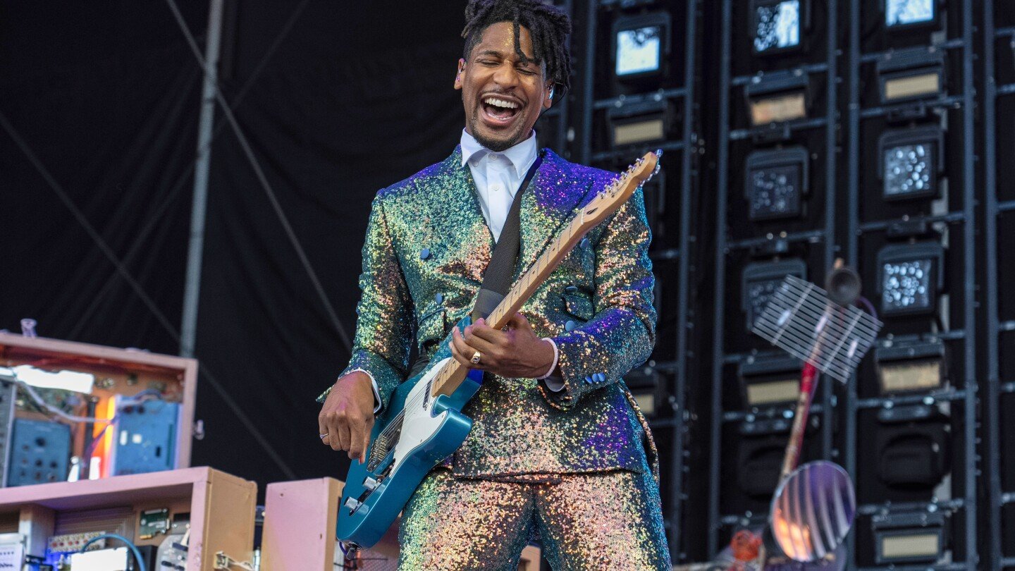 jon-batiste-announces-big-money-tour-with-promise-of-fresh-sounds,-improvisation-and-connection