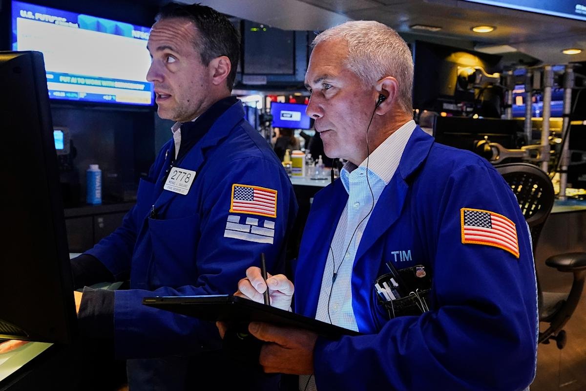 stock-market-today:-dow,-s&p-500-edge-higher,-nasdaq-wavers-with-walmart-earnings,-retail-sales-data-in-focus