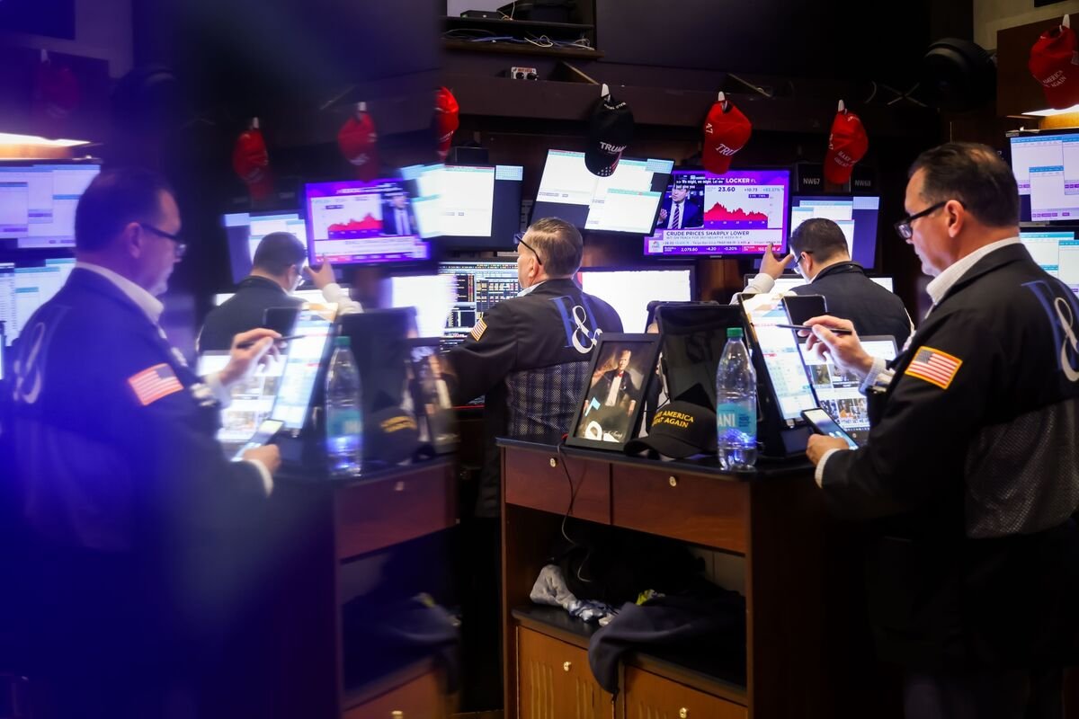 smart-money-loses-to-retail-crowd-that-bet-on-epic-stock-rebound