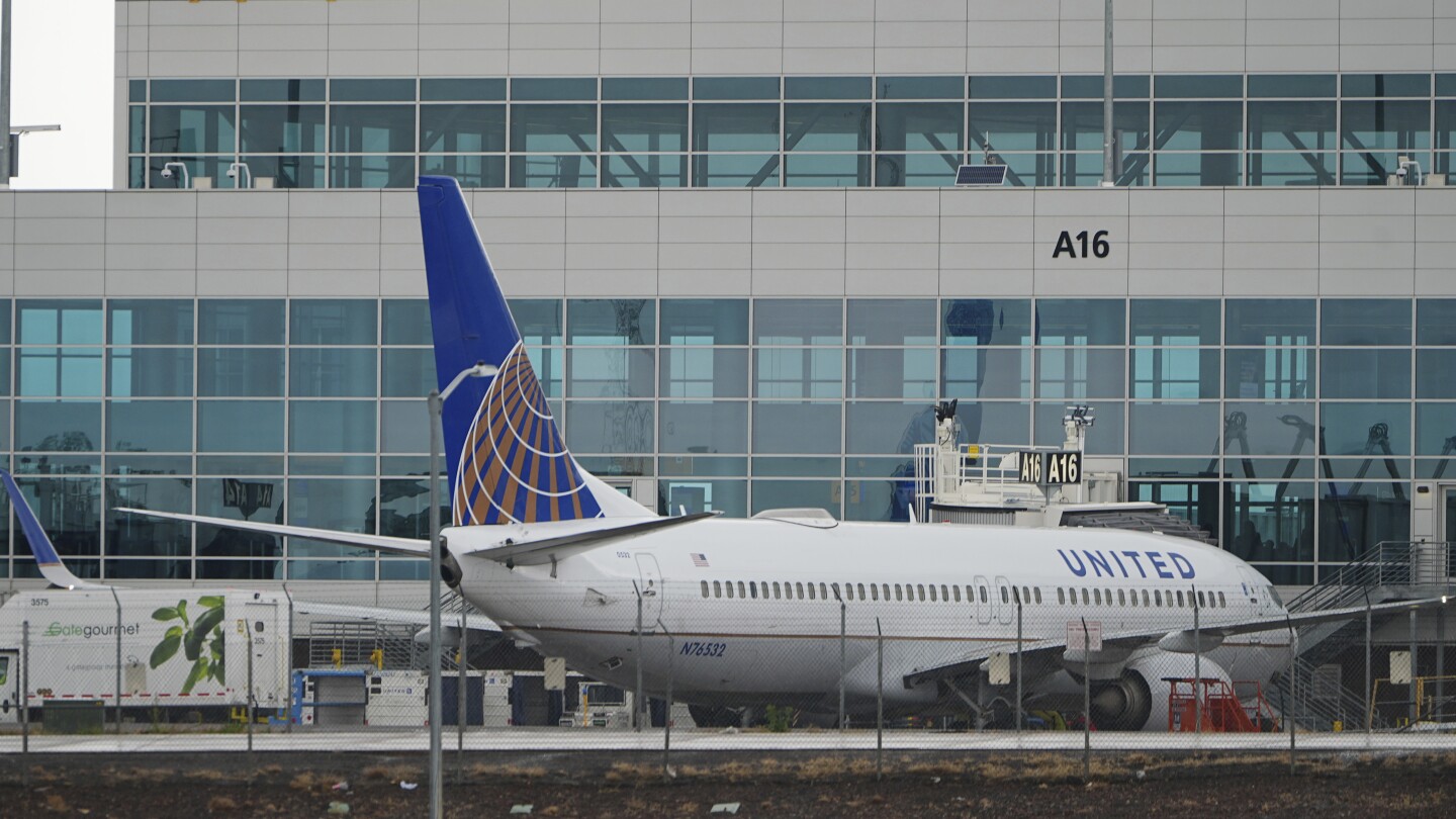 air-traffic-controllers-in-denver-scramble-to-use-backups-after-losing-communications-monday