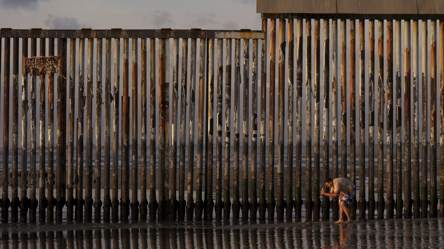 asylum-seekers-still-arrive-at-the-us-border,-but-what-will-happen-to-them?