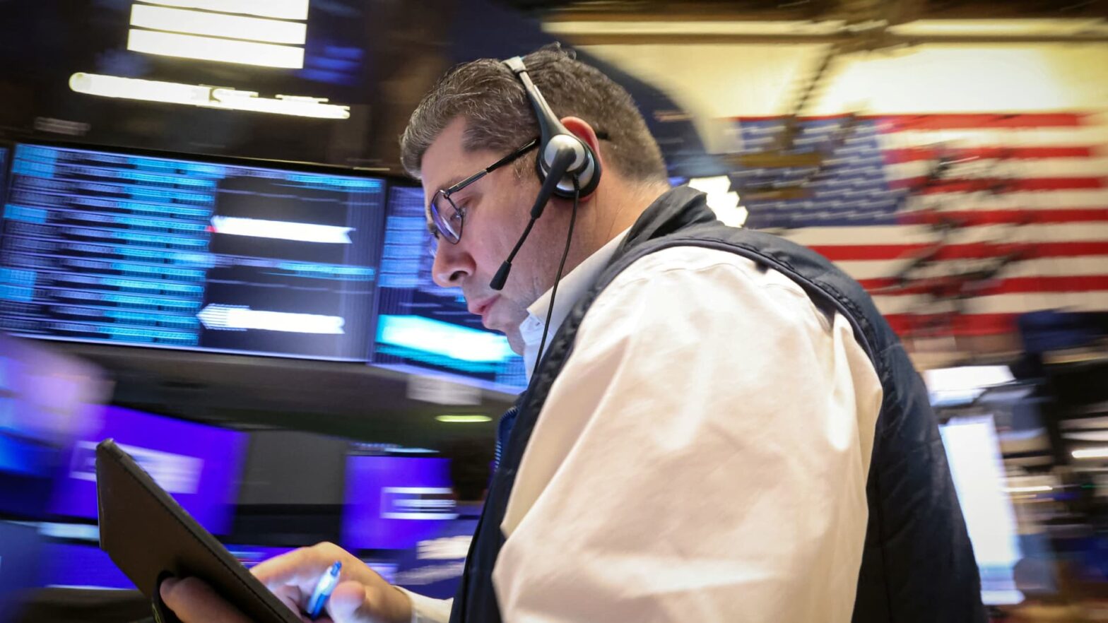 wall-street-heads-into-next-week-looking-for-more-trade-details,-consumer-clues-from-retailers