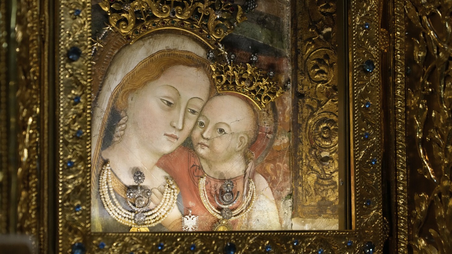 hail-mary,-full-of-grace:-why-popes-and-other-catholics-pray-to-the-virgin-mary
