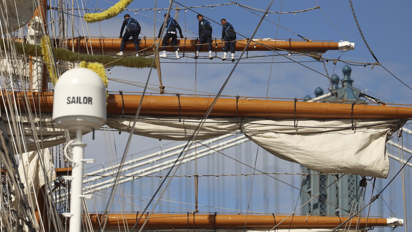 federal-officials-launch-investigation-into-mexican-tall-ship-that-struck-brooklyn-bridge