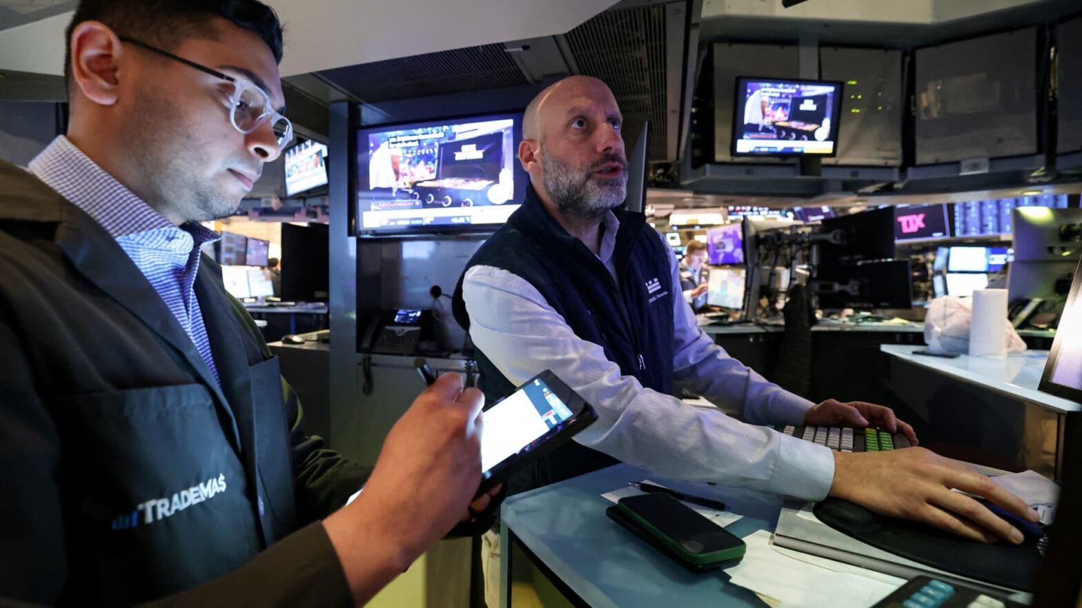 stock-futures-slide-after-us.-debt-downgrade-highlights-deficit-risk:-live-updates