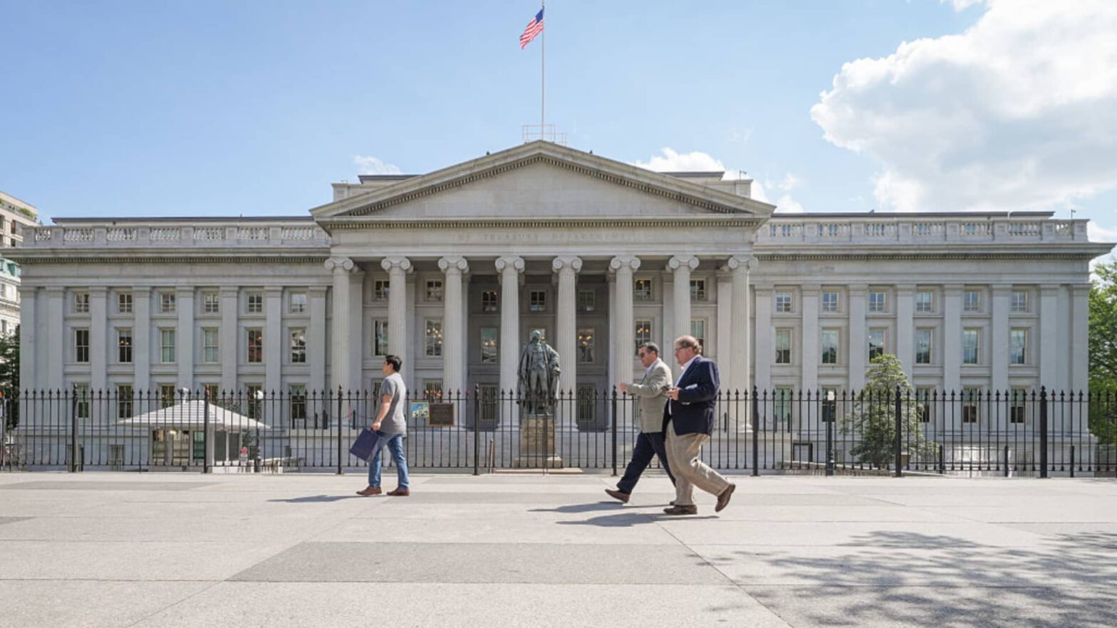 cnbc-daily-open:-downgrade-of-us-credit-rating-adds-new-complication-to-us.-stock-market