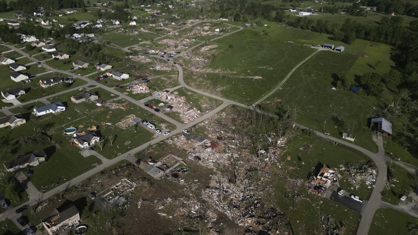 more-storms-take-aim-at-central-us,-where-many-are-digging-out-from-tornado-damage