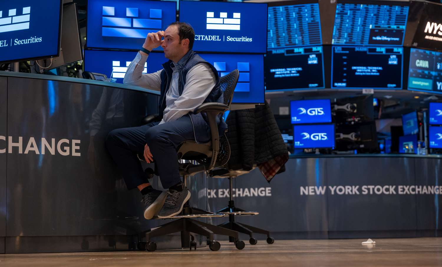 stock-market-shakes-off-us.-credit-rating-downgrade