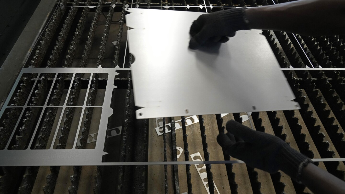 india’s-steel-expansion-threatens-climate-goals-and-global-efforts-to-clean-up-industry:-report
