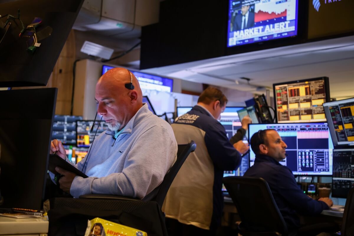 dip-buyers-race-to-stocks-as-bond-market-shrugs-off-us-downgrade