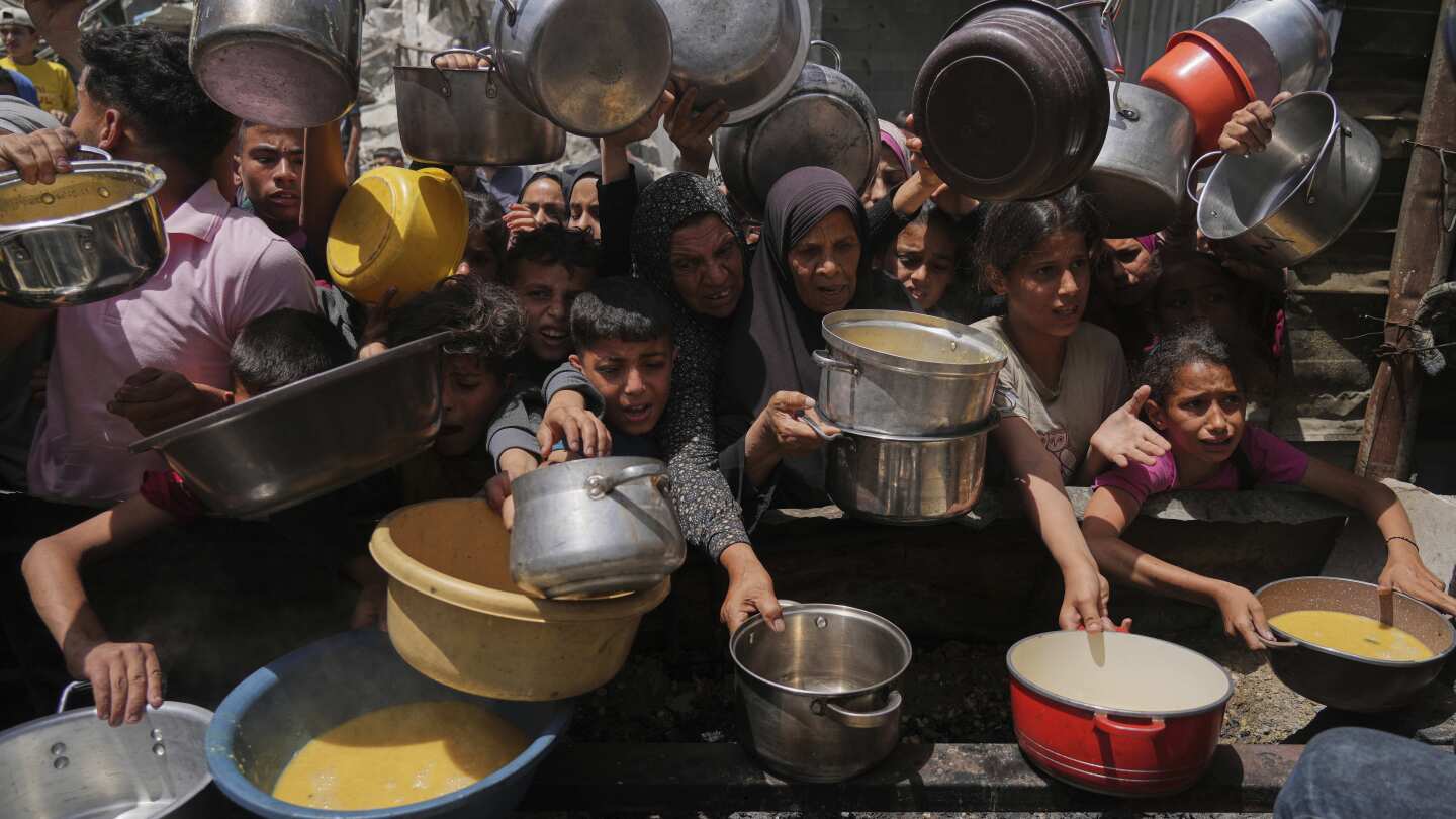 israel-is-letting-a-trickle-of-aid-into-gaza-for-the-first-time-in-2-1/2-months.-here’s-what-to-know