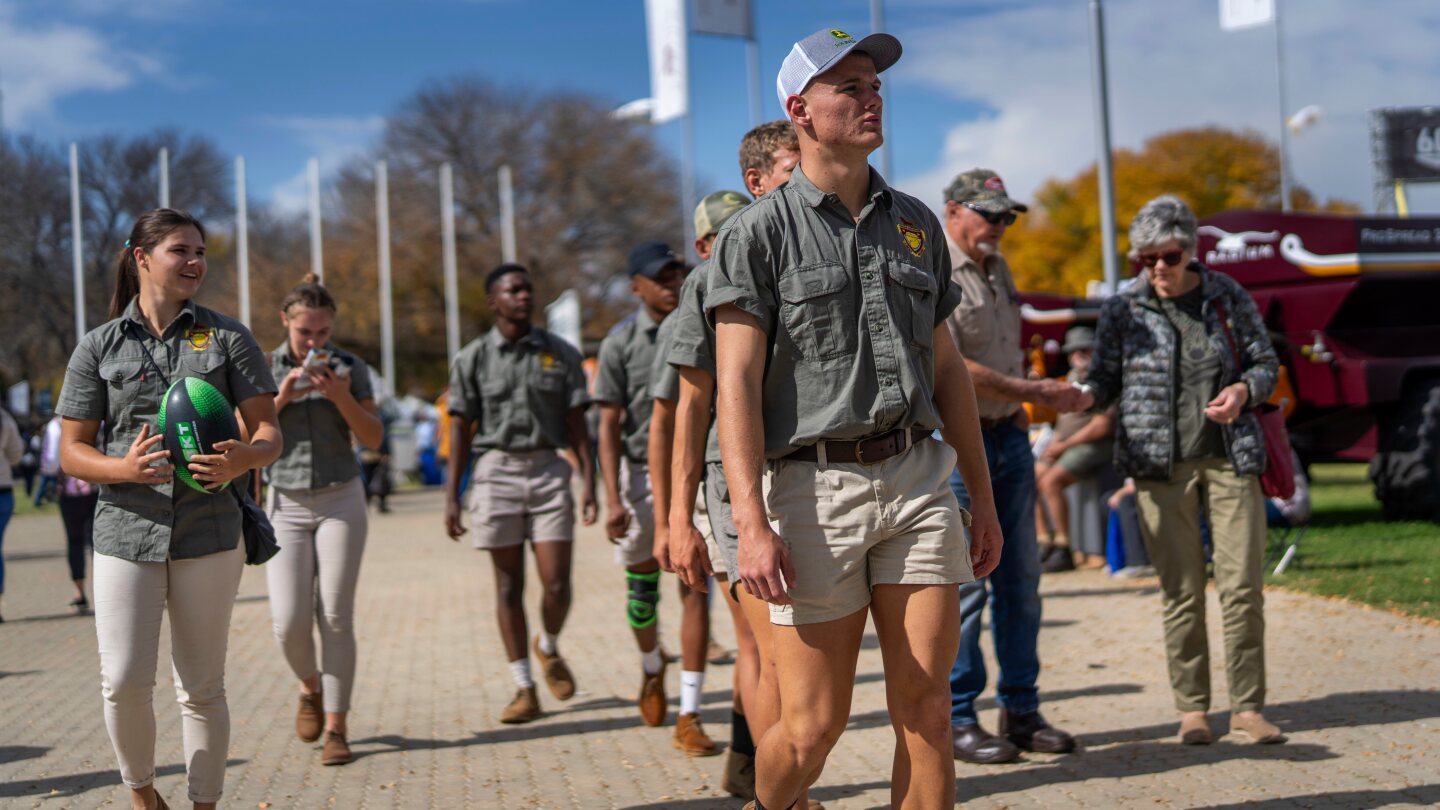 trump-alleges-‘genocide’-in-south-africa.-at-an-agricultural-fair,-even-afrikaner-farmers-scoff