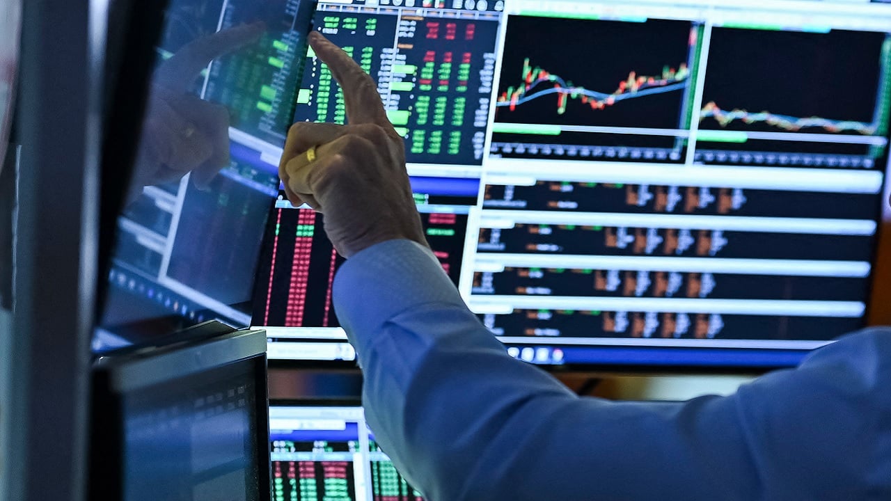 us-stock-markets-live:-dow-jones,-nasdaq,-and-s&p-500-see-slight-decline-in-today’s-session