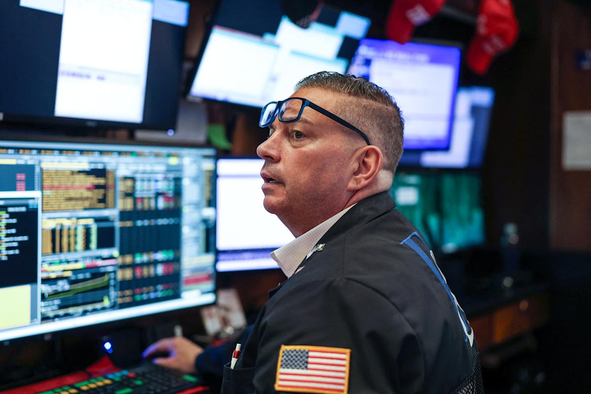 stock-market-today:-dow,-s&p-500,-nasdaq-futures-slide-as-us-china-chip-feud-rattles-trade-nerves
