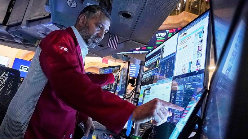 stocks-and-bonds-fall-as-concerns-rise-over-america’s-status-as-a-safe-place-to-invest