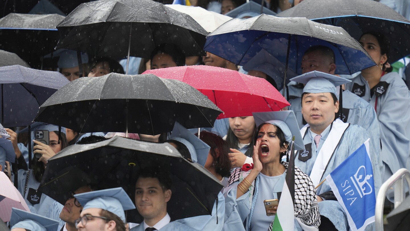 over-boos,-columbia-university-president-notes-mahmoud-khalil’s-absence-at-graduation