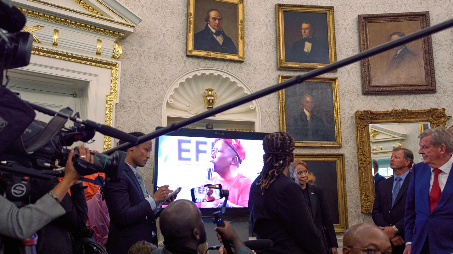 trump-seizes-on-videos-of-a-fringe-south-african-politician-as-evidence-of-threats-to-white-farmers